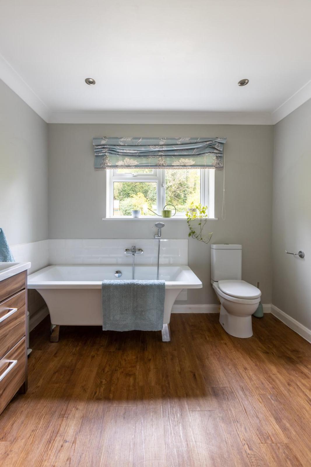 En-Suite With Double Bed On Mezzanine And Desk In Family Home Hertford Exterior photo